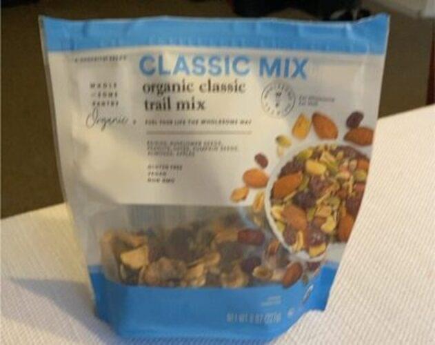 Wholesome Pantry Trail Mix 8 oz, Nutrition Information Innit