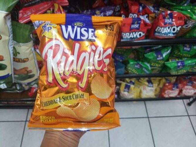 Wise Ridgies Cheddar & Sour Cream Potato Chips 1.25 oz, Nutrition