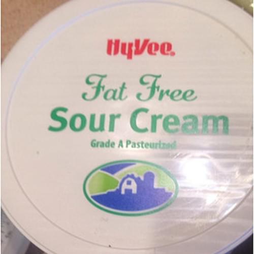 HyVee Fat Free Sour Cream 30 g, Nutrition Information Innit