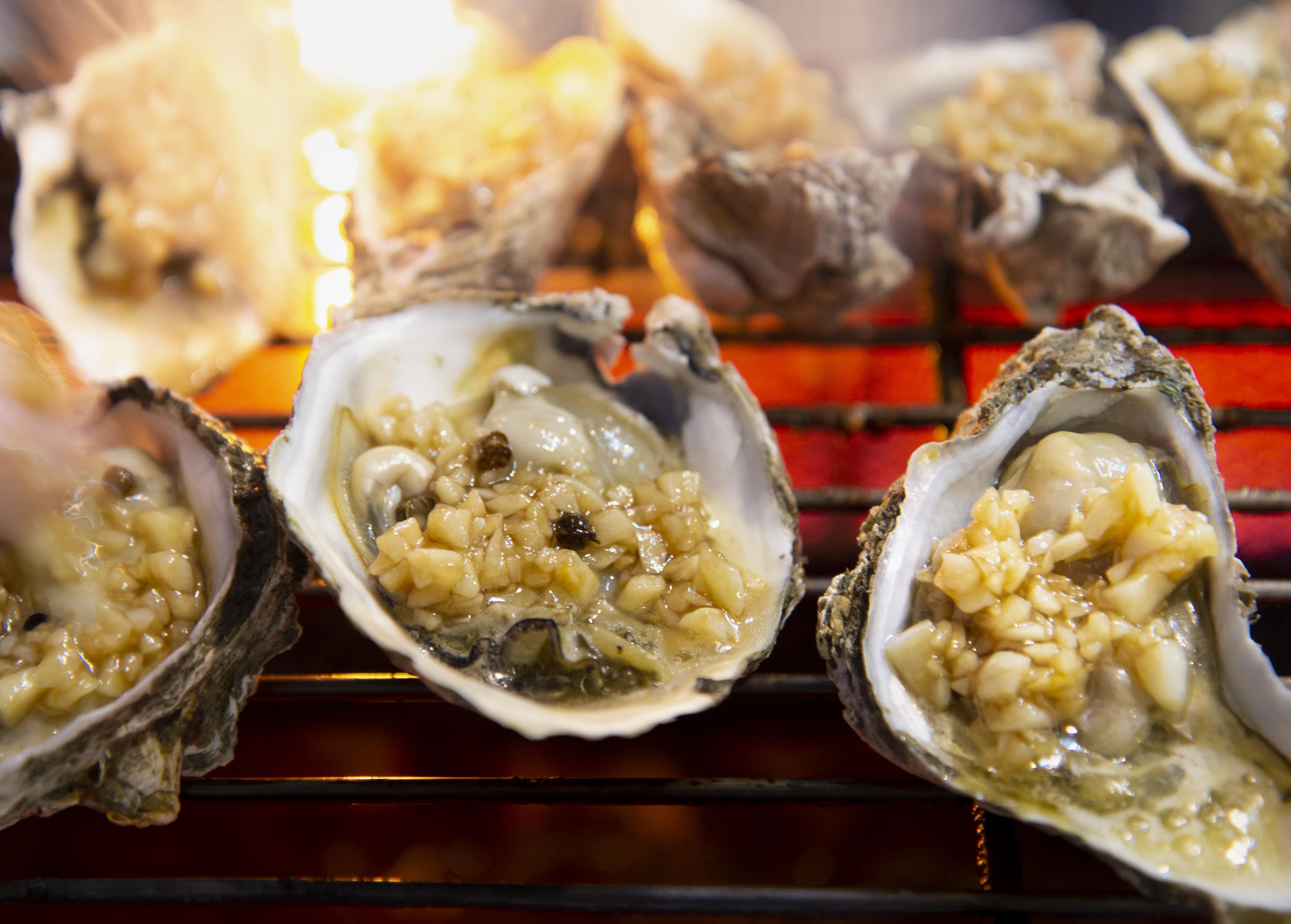 Sunxion Grilled Oysters with Garlic Butter
