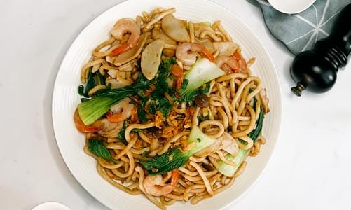 Stir-fried Udon with Shrimp and Fish Cake