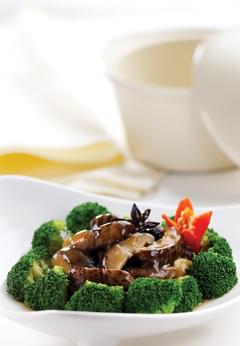 Stewed Mushroom with Broccoli