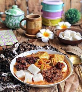 Lontong Sayur with Beef Rendang